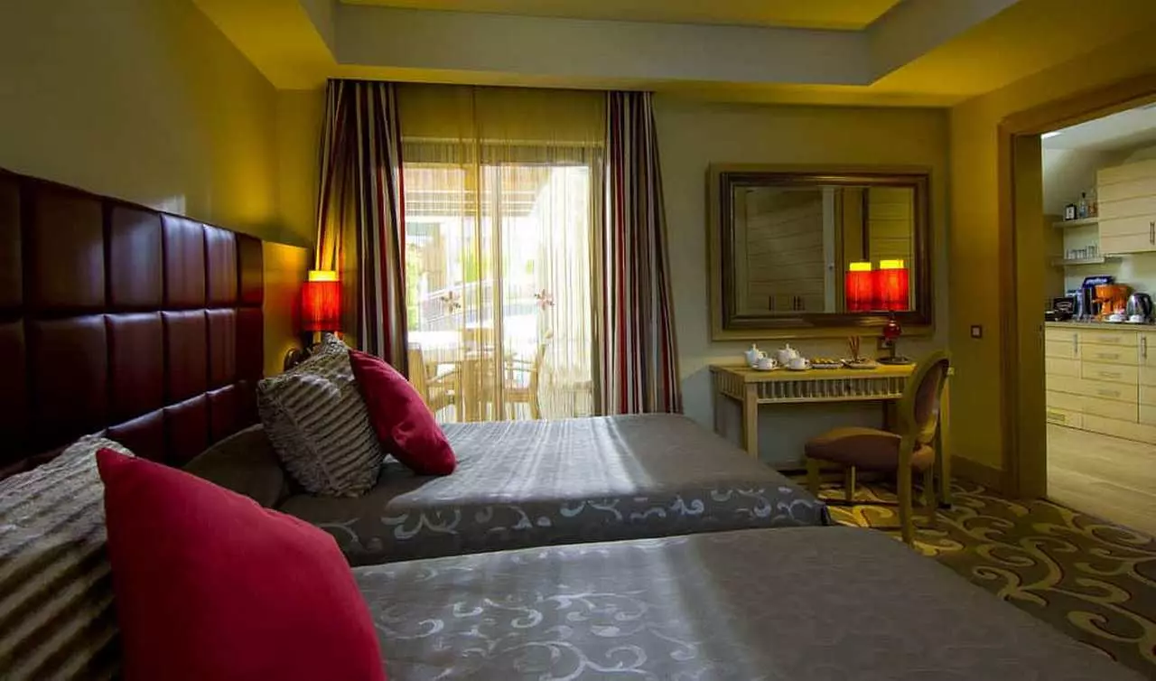 CORNELIADIAMOND_SHABAVIZ (18).jpg